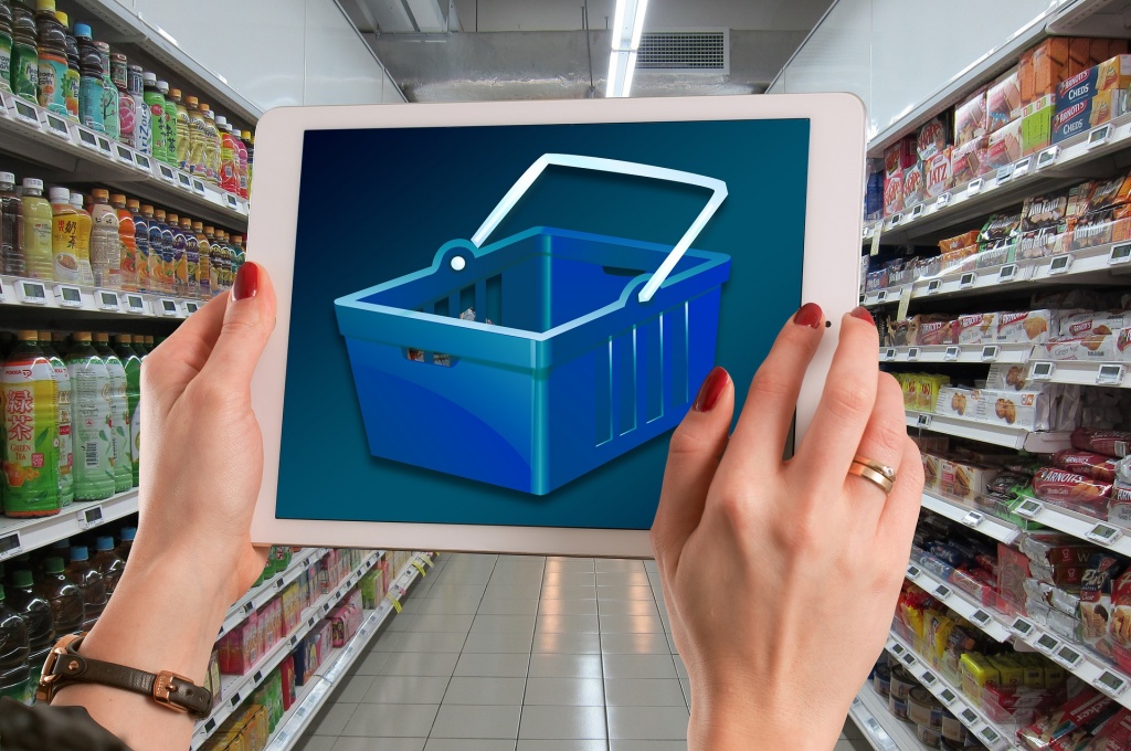 shelf-3087406_1920.jpg
